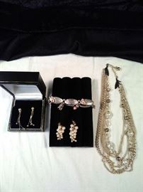 two pairs of earrings,one breast cancer survivor awareness bracelet, one pearls and gold necklace https://ctbids.com/#!/description/share/125107