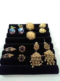 6 antique clip-on earrings https://ctbids.com/#!/description/share/128288