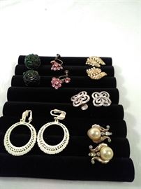 6 vintage clip on earrings. Including vintage Trifari earrings https://ctbids.com/#!/description/share/128292