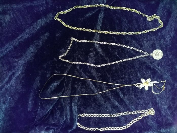 lot of 4 Gold style necklaces , one pisces and one flower https://ctbids.com/#!/description/share/125112