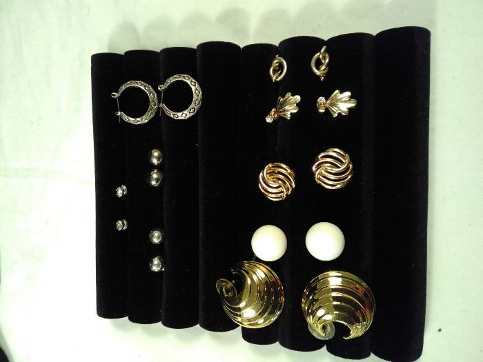 lot of 9 pairs of post/ pierced earrings https://ctbids.com/#!/description/share/125121
