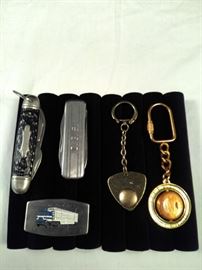 3 pocket knives, 2 keychains https://ctbids.com/#!/description/share/125133