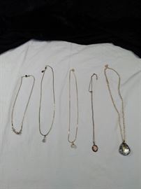 lot of 5 pendant necklaces including cameo necklace https://ctbids.com/#!/description/share/125146