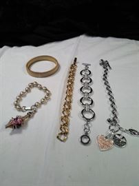 lot of 5 various bracelets including one antique Goldetta bracelet https://ctbids.com/#!/description/share/125151