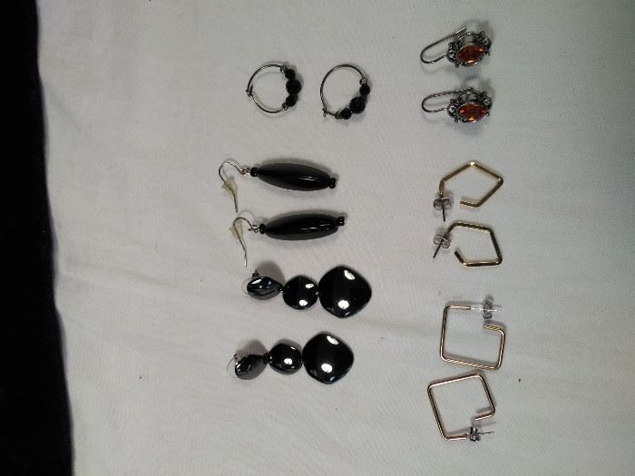 lot of 6 pierced earrings https://ctbids.com/#!/description/share/125159