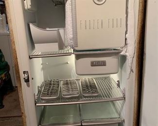 1947 Vintage GE Refrigerator inside $500 IMG 4156