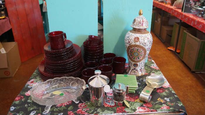 Ruby Red dishes, serving dish, décor