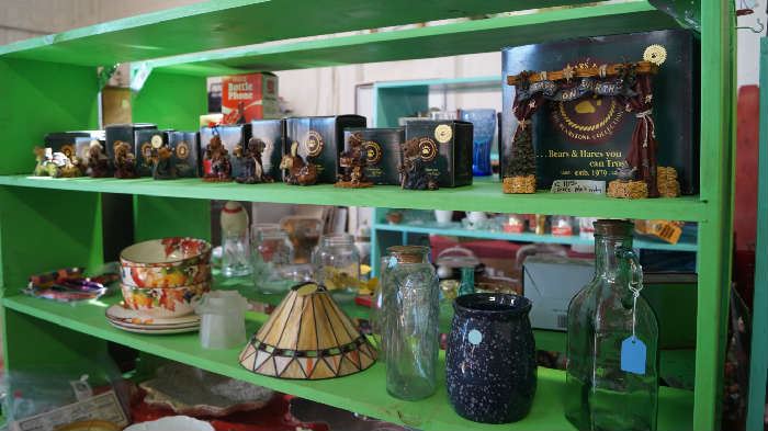 Boyd Bears, dishes, decor