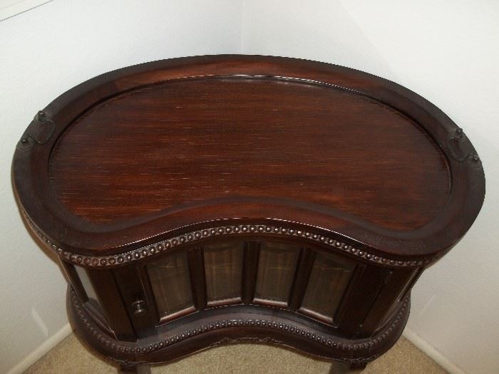 This top lifts off like serving tray.