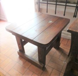 CABIN STYLE END TABLE