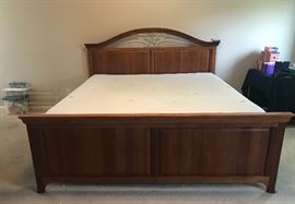 Stanley King Size Bed
With Sleep Number Mattress 