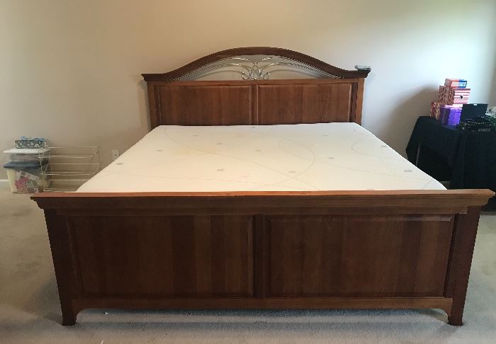 Stanley King Size Bed
With Sleep Number Mattress 