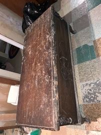 Beautiful vintage solid wood hope chest.  solid wood, online and in antique shops sold for over $500