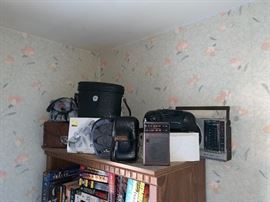 Vintage camera and radio's 