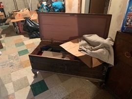 Vintage ceder chest 