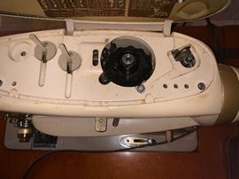 another view of singer 