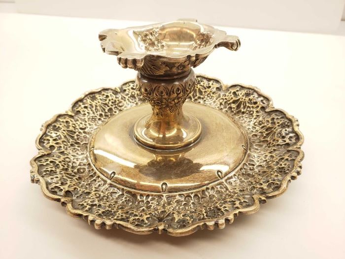 #69: Tiffany & Co Candle Holder 9627 Makers 4198 Sterling Silver 925-1000 T Weight 335.9g
Tiffany & Co Candle Holder 9627 Makers 4198 Sterling Silver 925-1000 T Weight 335.9g
