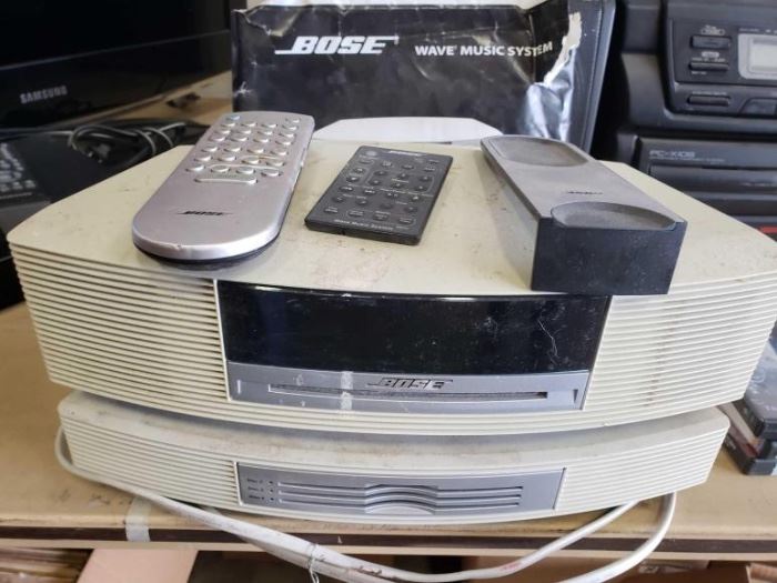 # 305 Bose Wave Music System with Remotes and Onwers Manual Bose Wave Music System with Remotes and Onwers Manual