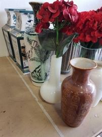 #315: 11 Vases 8.5" to 17" Tall
11 Vases 8.5" to 17" Tall