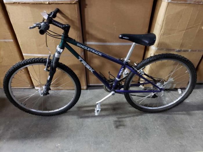 # 507 5 Foot Trek 21 Speed Mountain Bike with Shocks and Center Pull Brakes, and Quick Release Rims and Seat 5 Foot Trek 21 Speed Mountain Bike with Shocks and Center Pull Brakes, and Quick Release Rims and Seat