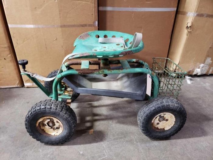 # 510 Tractor Seat Style Towable with Pneumatic Tires Tractor Seat Style Towable with Pneumatic Tires