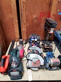 #529: 18 Volt skill saw ryobi bench grinder, pro source 8" drill press, CH 110 max psi Air Compressor, Heater , Cordless blower lantern and TV
18 Volt Skill Saw Ryobi Bench Grinder, Pro Source 8" Drill Press, CH 110 Max psi Air Compressor, Heater , Cordless Blower Coleman Lantern and TV