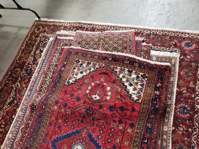 #606: 8 Assorted Rugs
Sizes Ranging From 35" x 27" To 122" x 82"