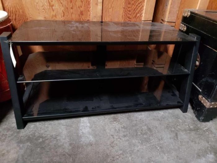 #702: Tv Stand
22" tall 45" long 19" deep