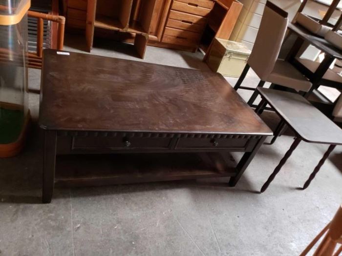 #719: One Coffee Table and Vintage End Table
21" 30" 50" long us the coffee table