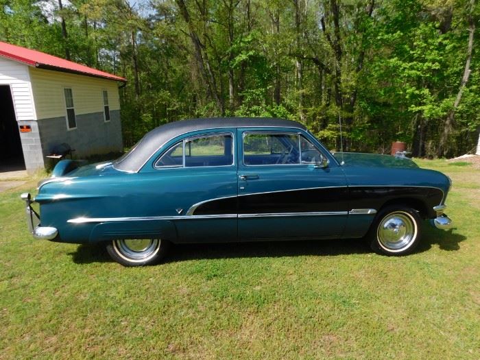 1950 Ford Crestliner Custom Deluxe(Flathead V-8/Subject to Confirmation)
