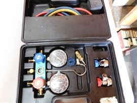 Manifold Gauge and Hose Set
