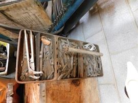 Metal Hardware Carrier