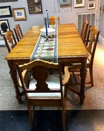 Handmade in 1938, Solid Oak Dining Room Table with 6 Chairs