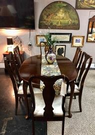 Mahogany Oval Dining Room Table with 6 Chairs