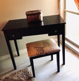 SWEET DESK/ VANITY WITH BUTTERFLY STOOL 