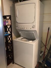 NICE ALL IN ONE WASHER UNDER DRYER 