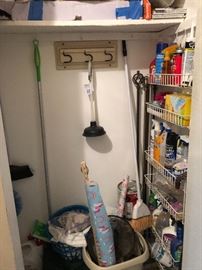 CLEANING CLOSET 