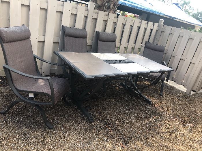 LANAI TABLE WITH 4 ROCKER CHAIRS 