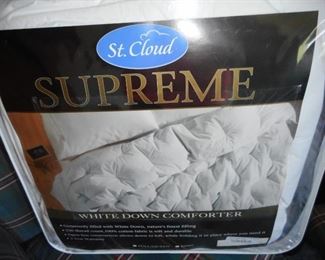 Supreme full size Down Comforter