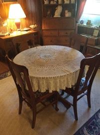 Antique Round Oak dining table w/ 6 chairs