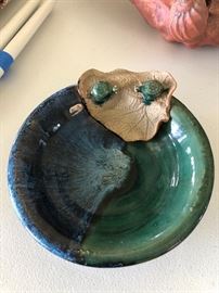 COOL POTTERY WITH TURTLES 