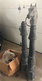 2 Horse-Head Hitching Post w/Ring