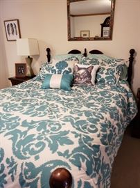 Adjustable Queen Bed Malouf M510 Includes a variable speed massager. Bed is nearly new and comes with the headboard, frame & queen mattress. Adjustable bed base retails: $2,599.00