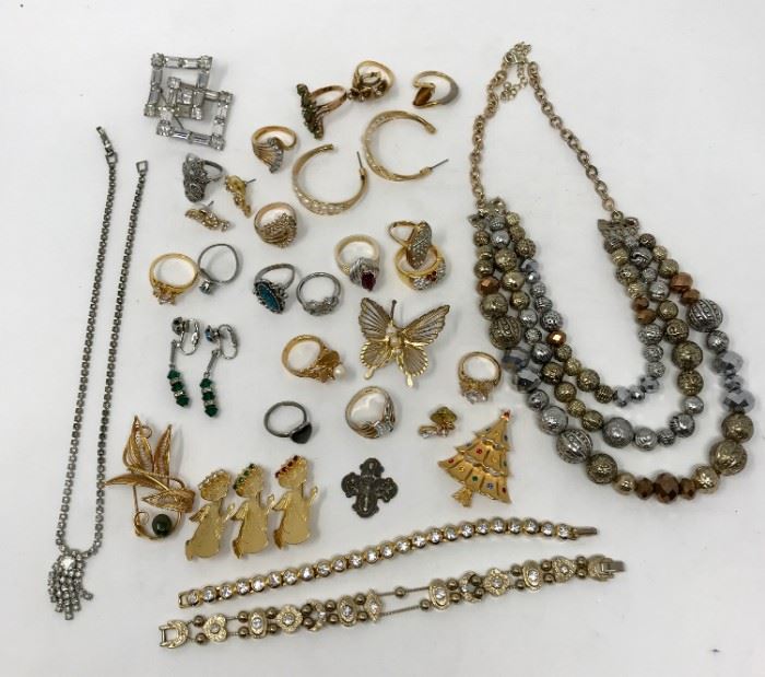 Costume Jewelry https://ctbids.com/#!/description/share/121260