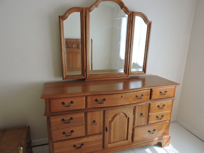 Dresser triple with mirror