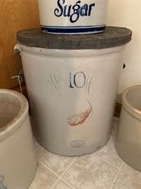 1915 Redwing #10 Crock with Lid