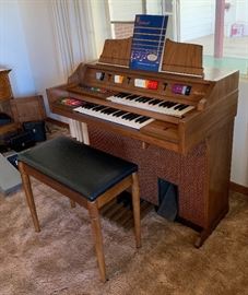 Kimball R30 Aquarius The Entertainer Electric Organ	37x39x22in	HxWxD