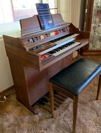 Kimball R30 Aquarius The Entertainer Electric Organ	37x39x22in	HxWxD