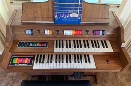Kimball R30 Aquarius The Entertainer Electric Organ	37x39x22in	HxWxD
