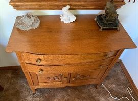 Antique Oak Dresser Cabinet	30x32x16in	HxWxD